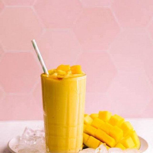 Mango lassi